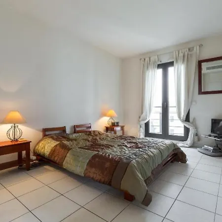 Apartment Centre 2mins From Stunning 3-bed *