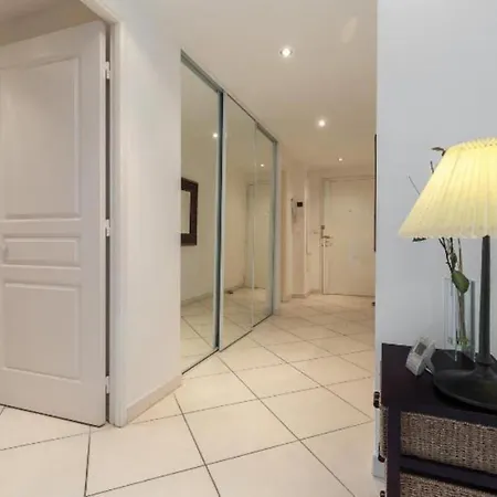 Centre 2mins From Stunning 3-bed Cannes