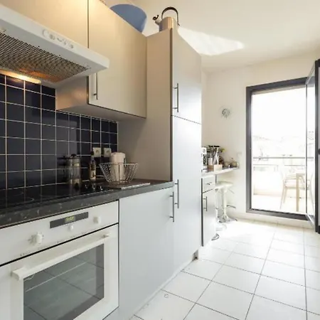 Apartment Centre 2mins From Stunning 3-bed *