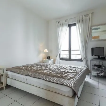 Centre 2mins From Stunning 3-bed Apartment Cannes