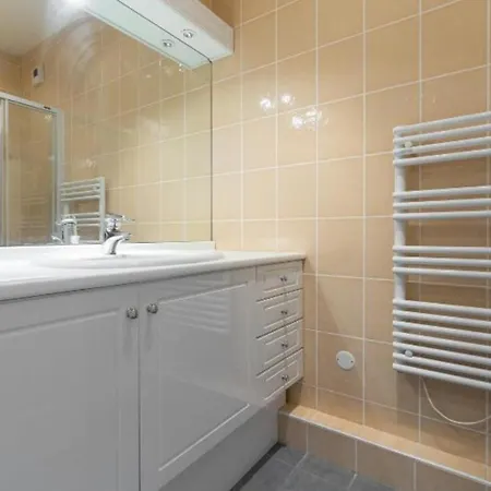 Apartment Centre 2mins From Stunning 3-bed Cannes