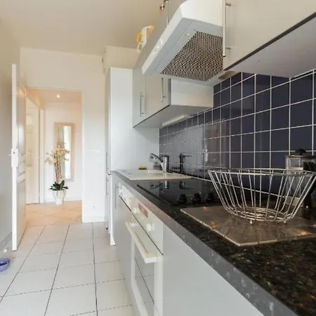 Apartment Centre 2mins From Stunning 3-bed *